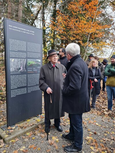 „GeDENKzeit“ am KZ-Friedhof Utting