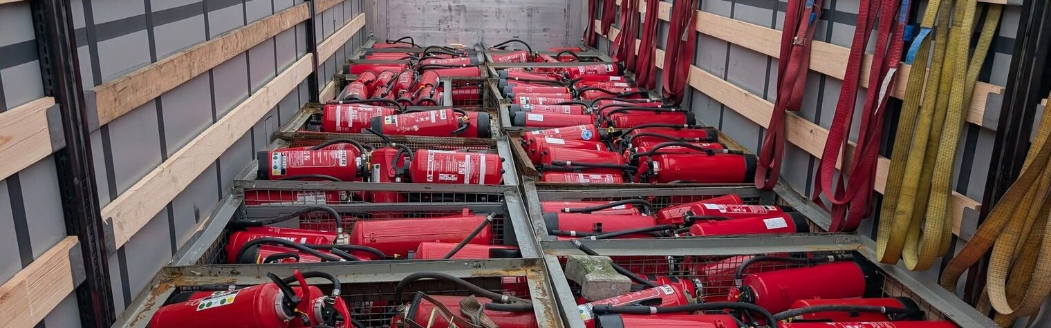 Übergabe von Feuerlöschern