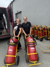 Übergabe von Feuerlöschern